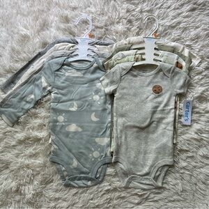 Carter's Bodysuits New With Tags Size 12 Months